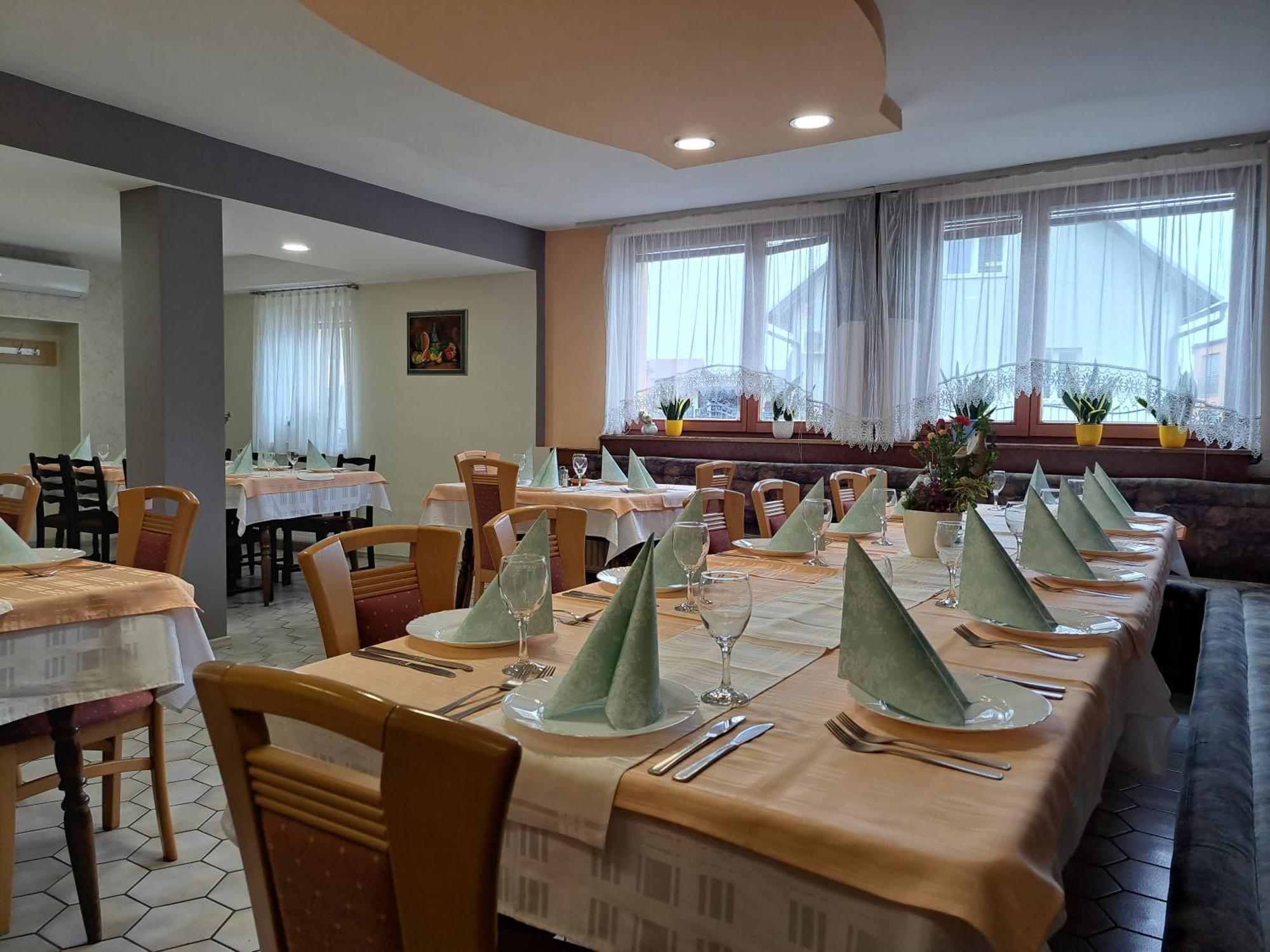 Guesthouse Zivko Dobrovce المظهر الخارجي الصورة