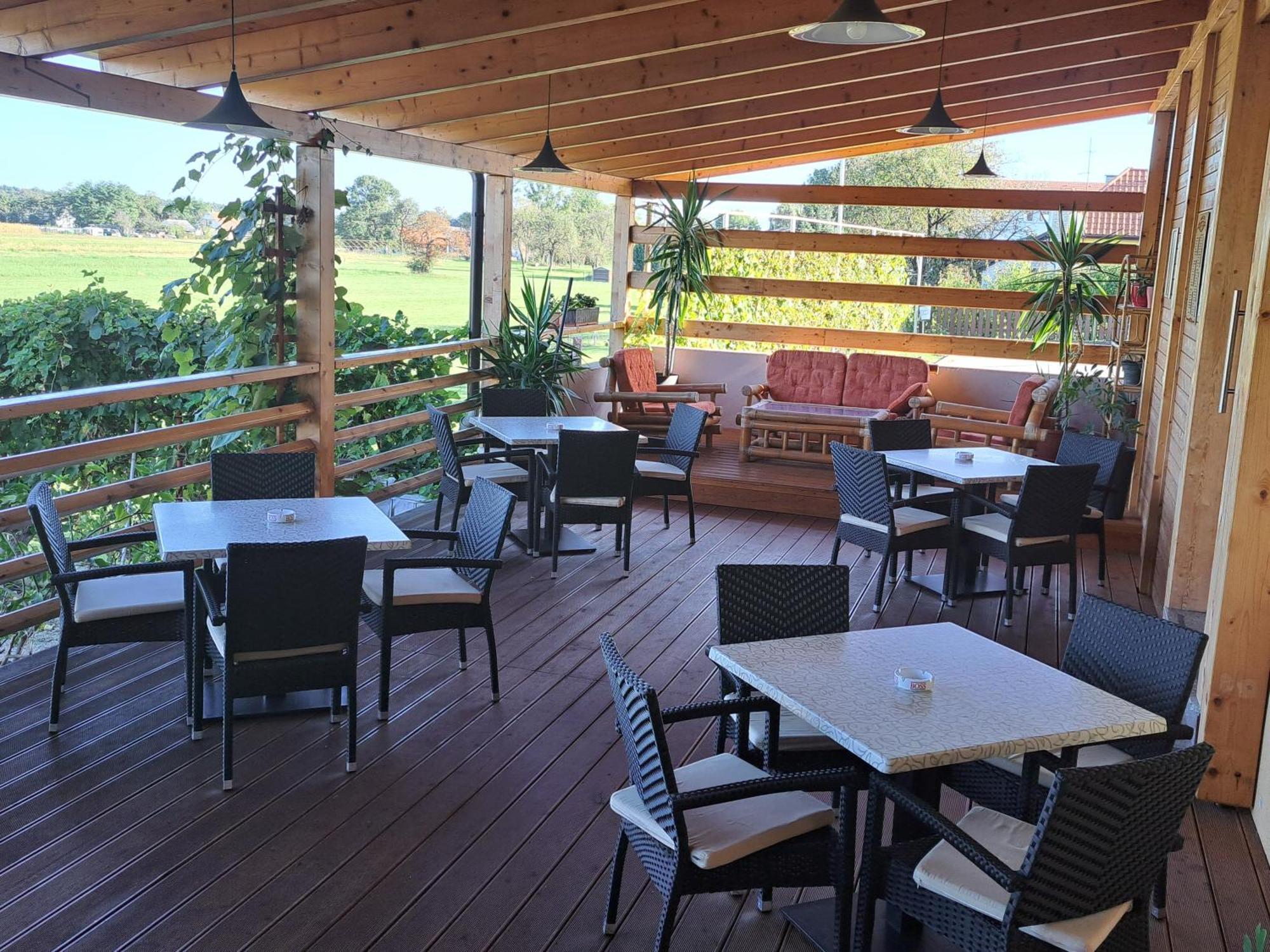 Guesthouse Zivko Dobrovce المظهر الخارجي الصورة